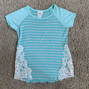 Daytrip girl size medium shirt tee EUC